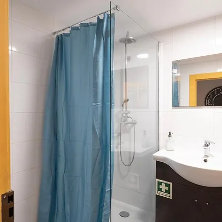 2 Quartos Rato Ii 리스본